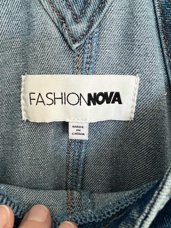 Fashion Nova NO LIMITS SEAMED UTILITY
DENIM OVERALLS NWT Size S - Picture 8 of 9